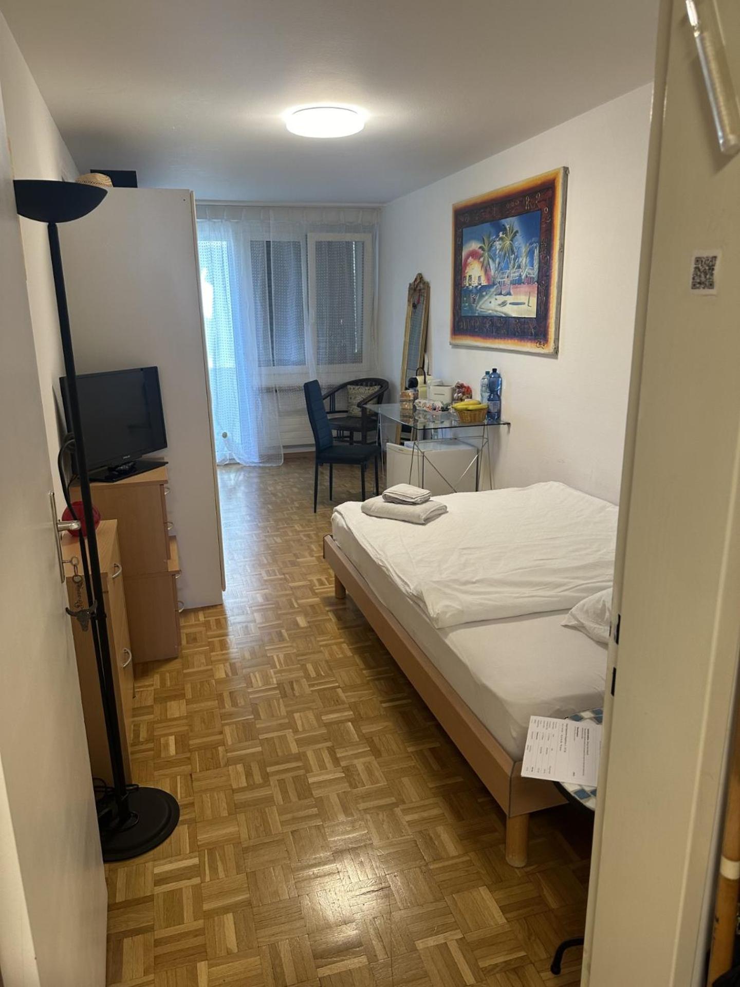 Schoenes Zimmer In Der City Basel Eksteriør billede