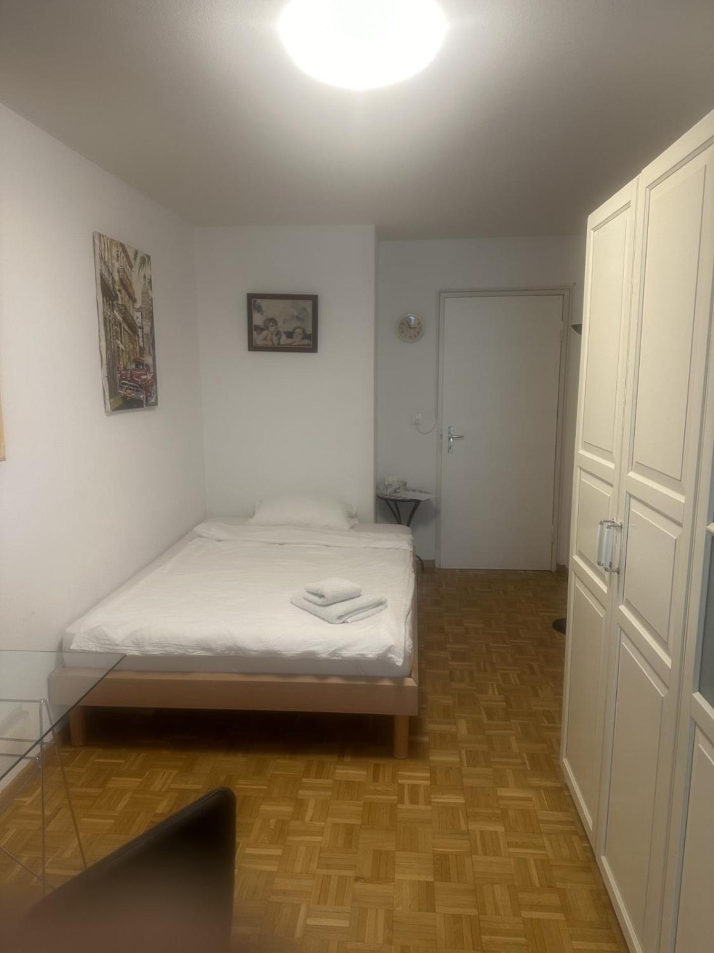 Schoenes Zimmer In Der City Basel Eksteriør billede