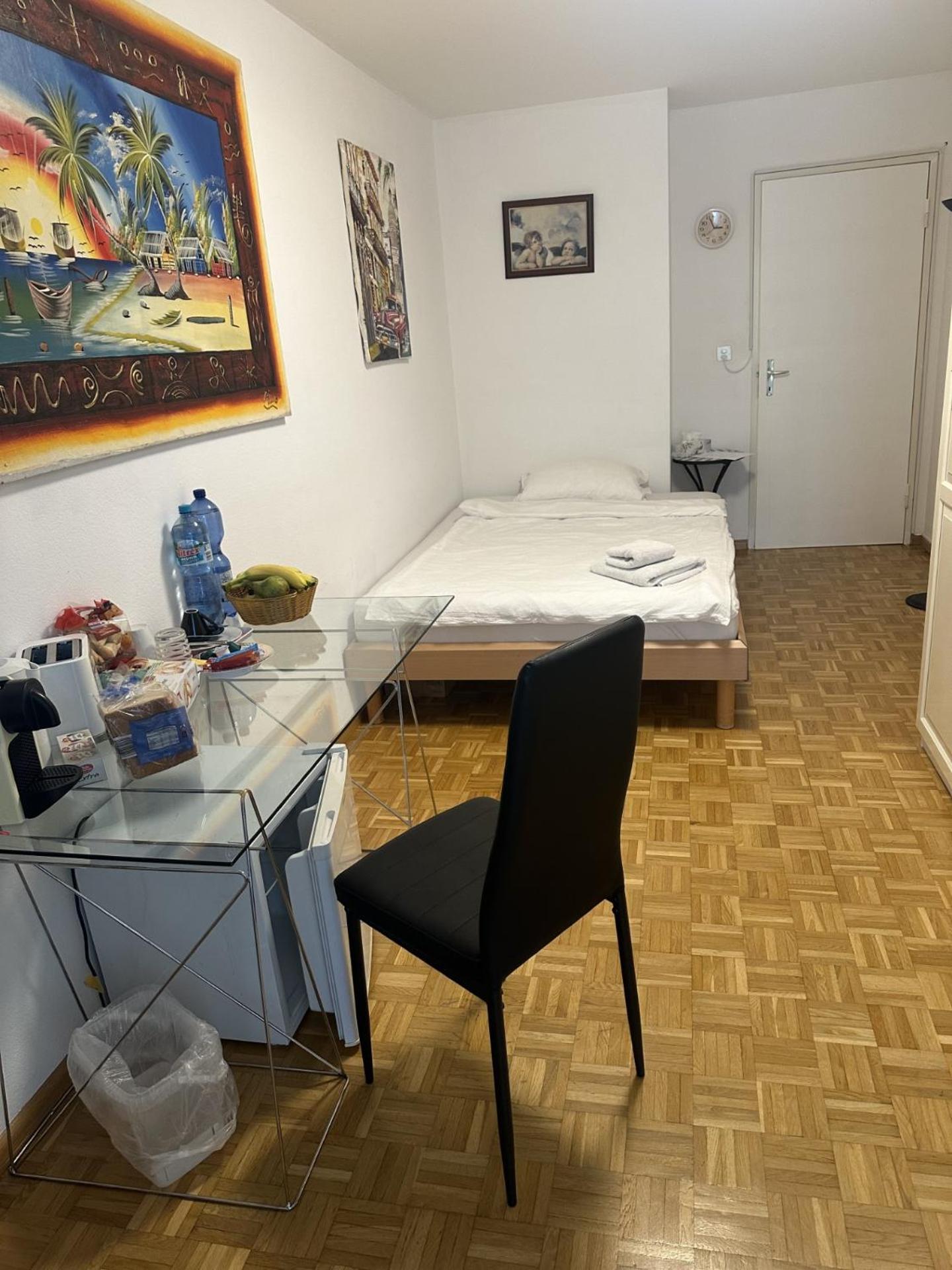 Schoenes Zimmer In Der City Basel Eksteriør billede